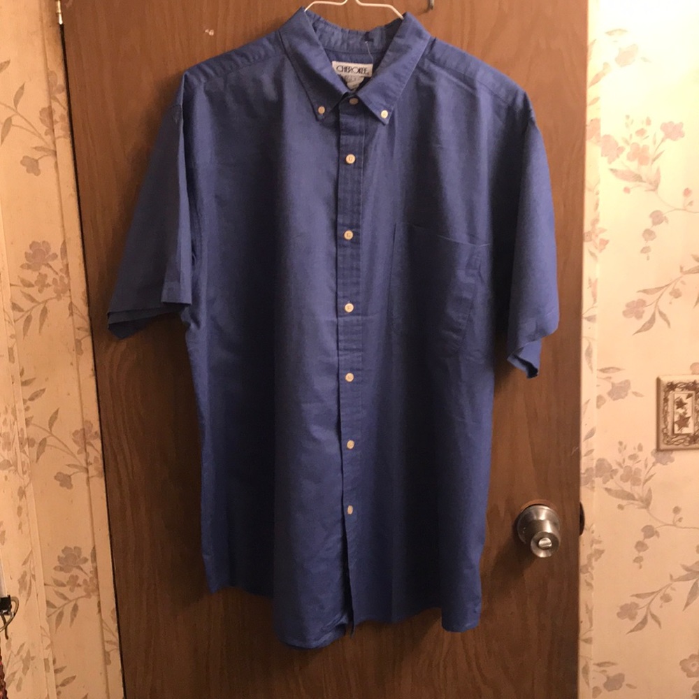 Men’s short sleeve casual dress shirt